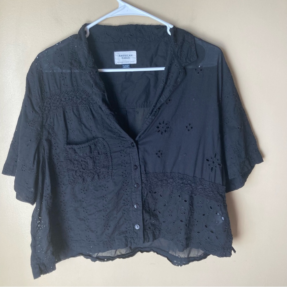 American Eagle Women’s Black Eyelet Cropped Top W/Crochet Accents; Size XL